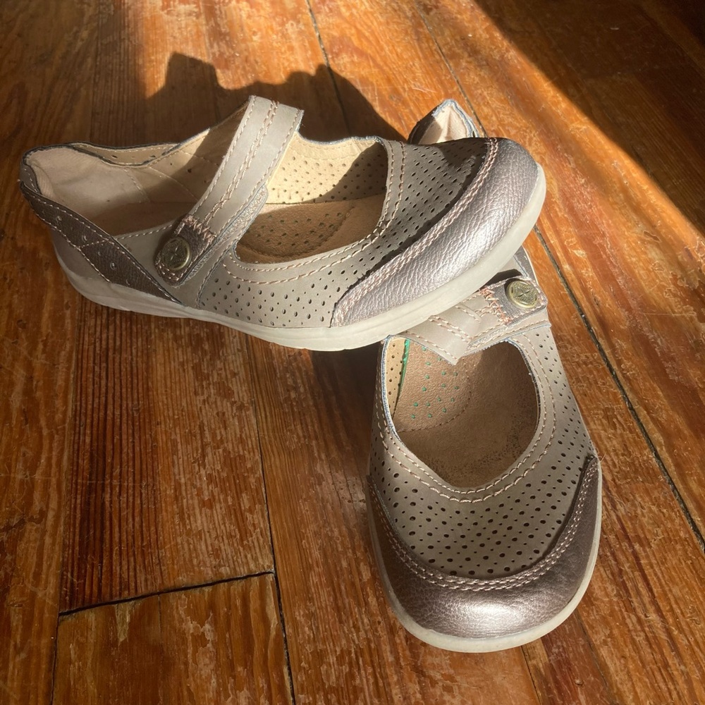 🌍Earth Origins Mary Jane Shoes, size 7